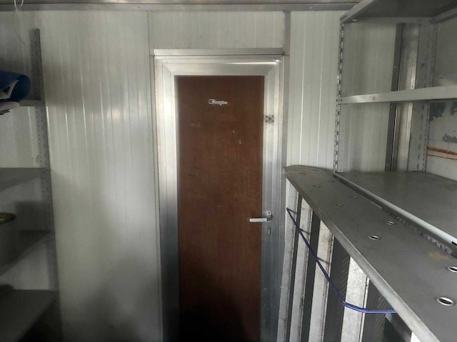 Aanhangwagen omgebouwd tot woonwagen - afbeelding 4 van  24