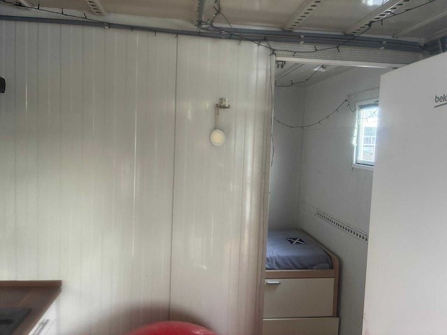 Aanhangwagen omgebouwd tot woonwagen - afbeelding 10 van  24