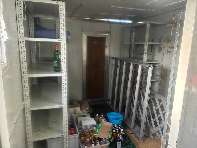 Aanhangwagen omgebouwd tot woonwagen - afbeelding 17 van  24