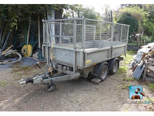 Aanhangwagen, zitmaaier en gereedschap