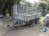 Aanhangwagen, zitmaaier en gereedschap