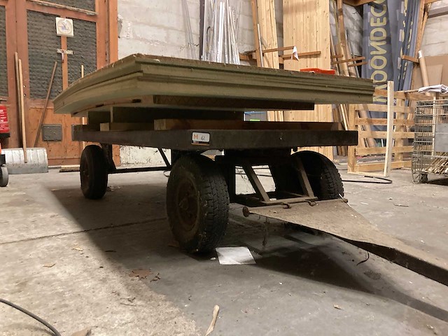 Aanhangwagens (2) en kruiwagen - afbeelding 8 van  11