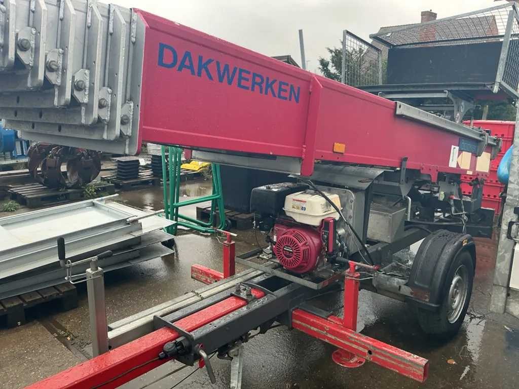 Aannemersmateriaal, stellingen en reachtruck