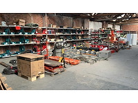 Aannemersmaterialen, bedrijfsvoertuigen, aanhangwagens, zee- en werfcontainer, accu- en elektrische gereedschappen, trapladders en schuifladders