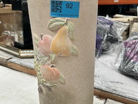Aarden pot met fruit details - afbeelding 1 van  2