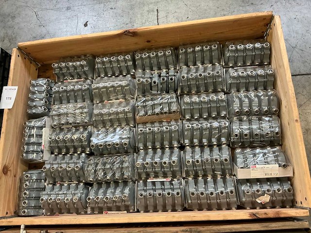 Abb 2cma136531r1000 partij koppelingsdozen - afbeelding 1 van  5