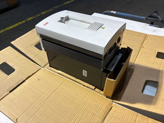 Abb acs 600 frequentieregelaar - afbeelding 2 van  5