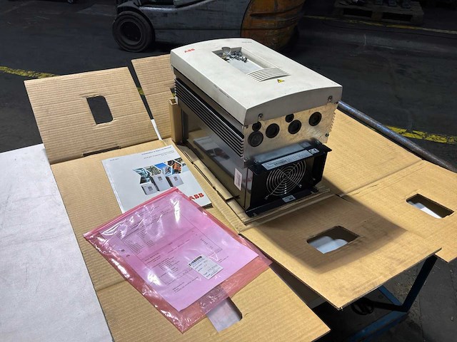 Abb acs 600 frequentieregelaar - afbeelding 1 van  5