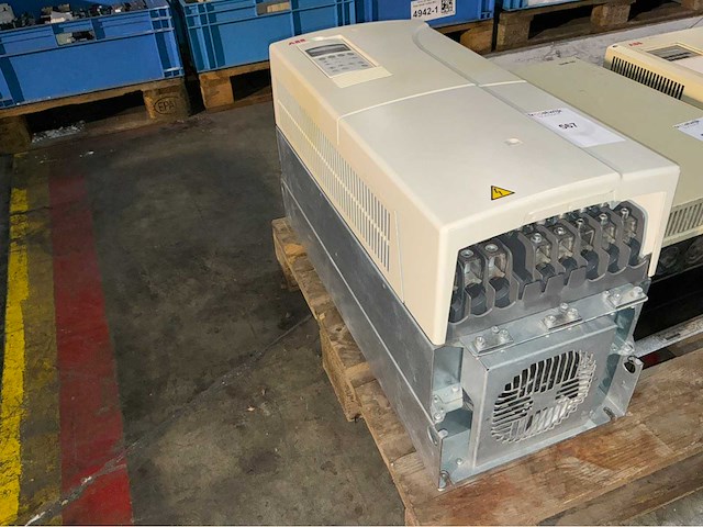 Abb acs 800 frequentieregelaar - afbeelding 1 van  3