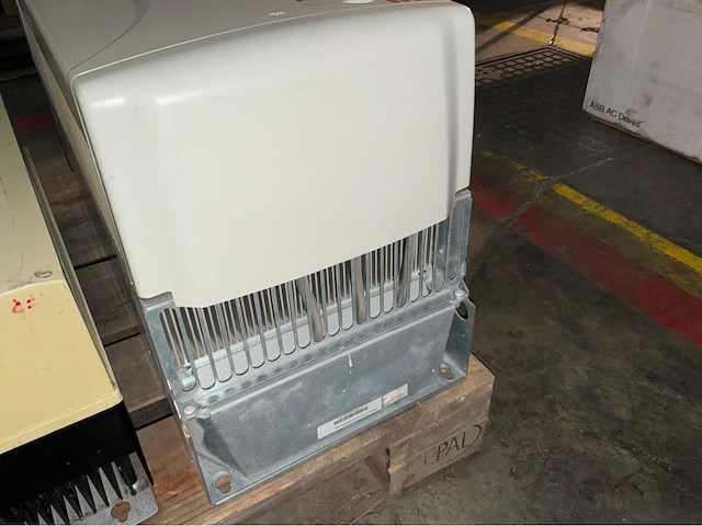 Abb acs 800 frequentieregelaar - afbeelding 3 van  3