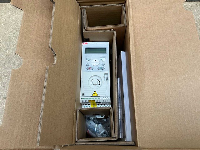 Abb acs150-03u-01a2-4 frequentieregelaar (3x) - afbeelding 5 van  11