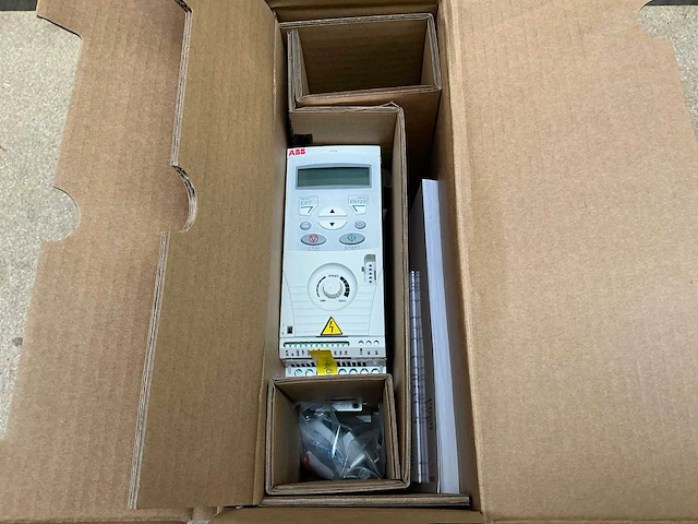 Abb acs150-03u-01a2-4 frequentieregelaar (3x) - afbeelding 5 van  10