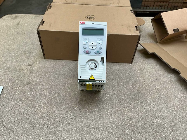 Abb acs150-03u-01a2-4 frequentieregelaar (3x) - afbeelding 6 van  10