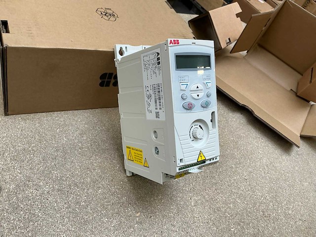 Abb acs150-03u-01a2-4 frequentieregelaar (3x) - afbeelding 5 van  11
