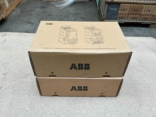 Abb acs310-03u-09a7-4 frequentieregelaar (2x) - afbeelding 1 van  9