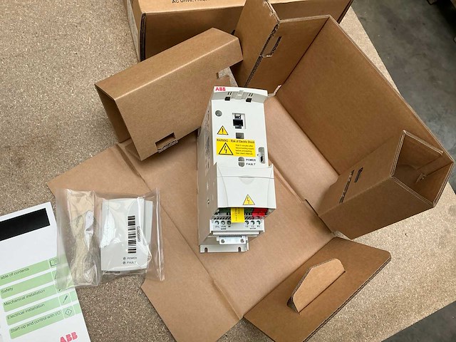 Abb acs310-03u-09a7-4 frequentieregelaar (2x) - afbeelding 4 van  9