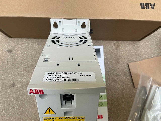 Abb acs310-03u-09a7-4 frequentieregelaar (2x) - afbeelding 6 van  9