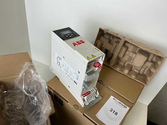 Abb acs380-040n-03a7-1 frequentieregelaar (3x) - afbeelding 2 van  7