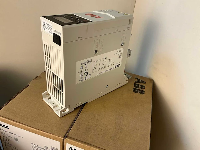 Abb acs380-040n-03a7-1 frequentieregelaar (3x) - afbeelding 5 van  8