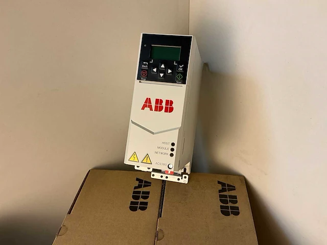 Abb acs380-040n-03a7-1 frequentieregelaar (3x) - afbeelding 1 van  8