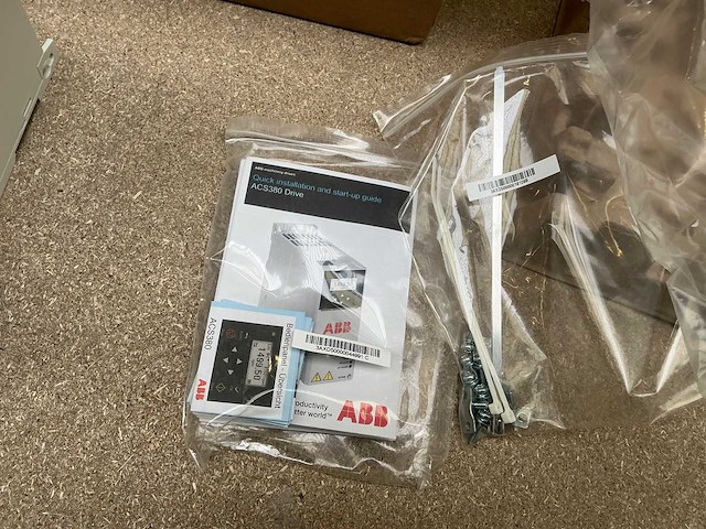 Abb acs380-040n-12a2-1 frequentieregelaar (2x) - afbeelding 9 van  10
