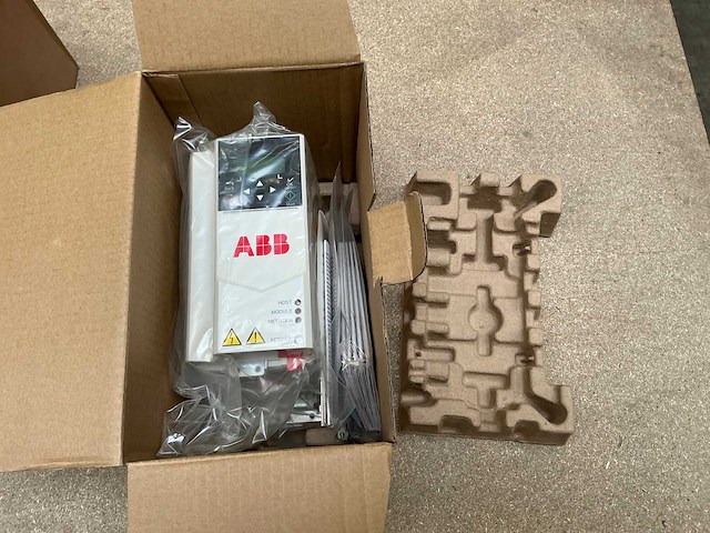 Abb acs380-040n-12a2-1 frequentieregelaar (2x) - afbeelding 4 van  10
