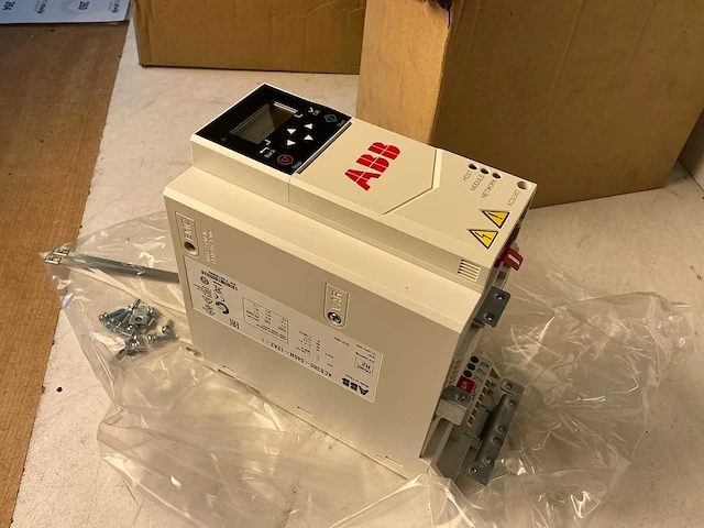 Abb acs380-040n-12a2-1 frequentieregelaar (2x) - afbeelding 3 van  6