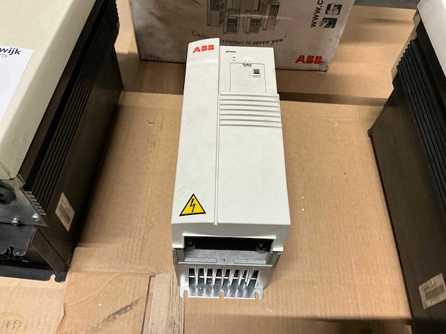 Abb acs400 frequentieregelaar - afbeelding 2 van  5