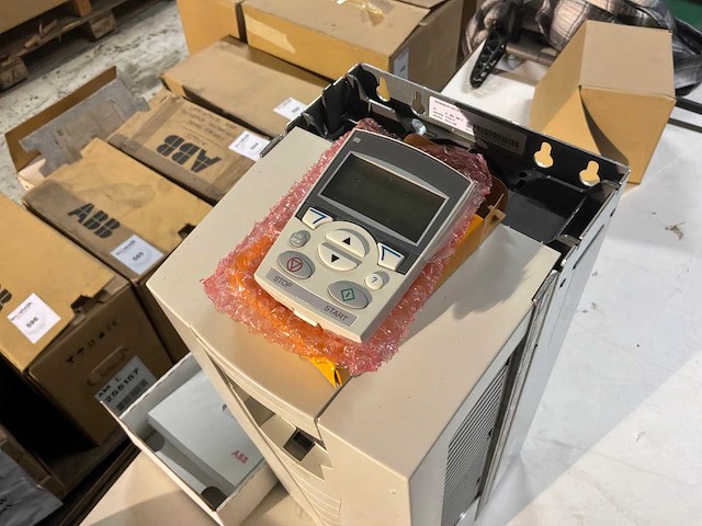Abb acs550 frequentieregelaar - afbeelding 4 van  6