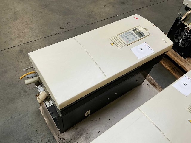 Abb acs600 frequentieregelaar - afbeelding 2 van  8