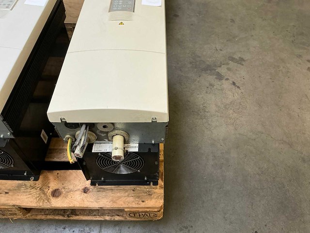 Abb acs600 frequentieregelaar - afbeelding 3 van  6