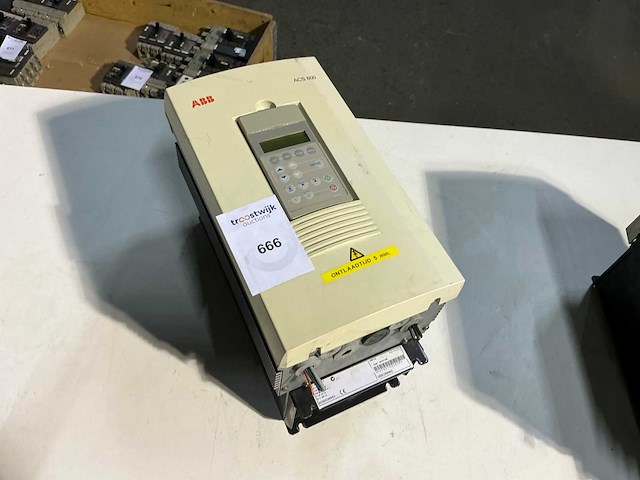 Abb acs600 frequentieregelaar - afbeelding 1 van  4