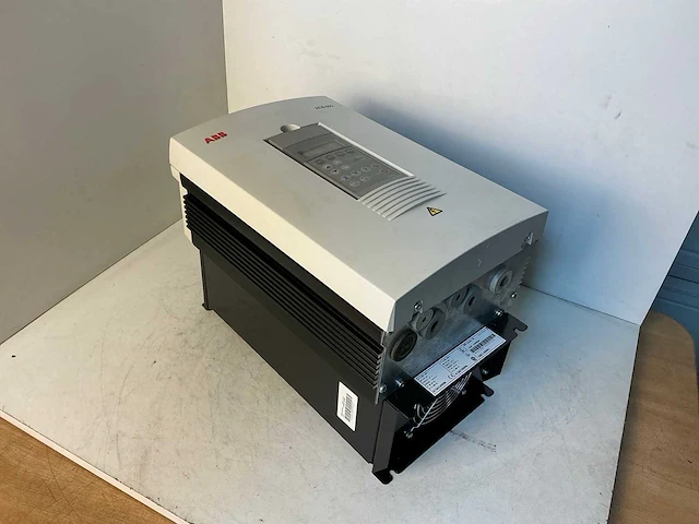 Abb acs60100096 frequentieregelaar - afbeelding 1 van  5