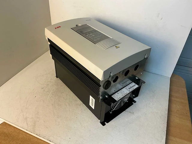 Abb acs60100205 frequentieregelaar - afbeelding 1 van  5