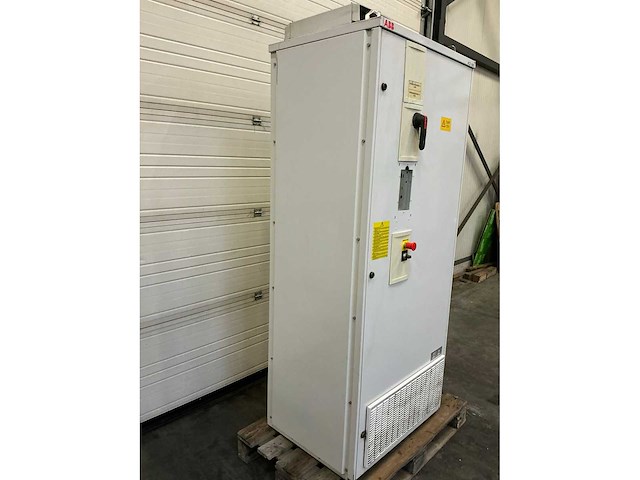 Abb acs607-0140-3 frequentieregelaar met schakelkast - afbeelding 9 van  12
