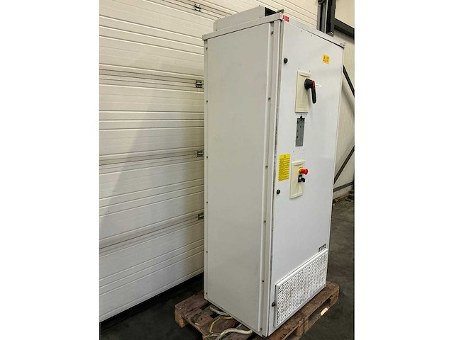 Abb acs607-0140-3 frequentieregelaar met schakelkast - afbeelding 9 van  10