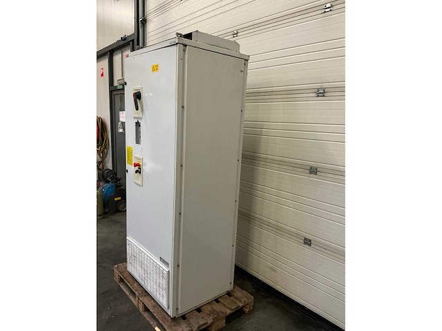 Abb acs607-0140-3 frequentieregelaar met schakelkast - afbeelding 10 van  10