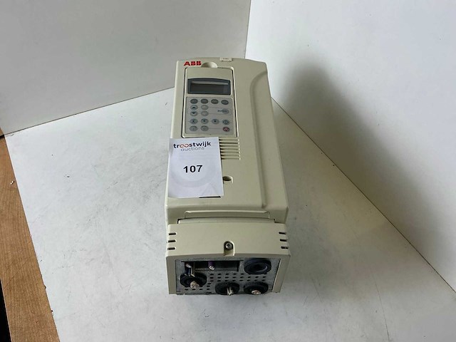 Abb acs800-01-0004-3 frequentieregelaar - afbeelding 2 van  6