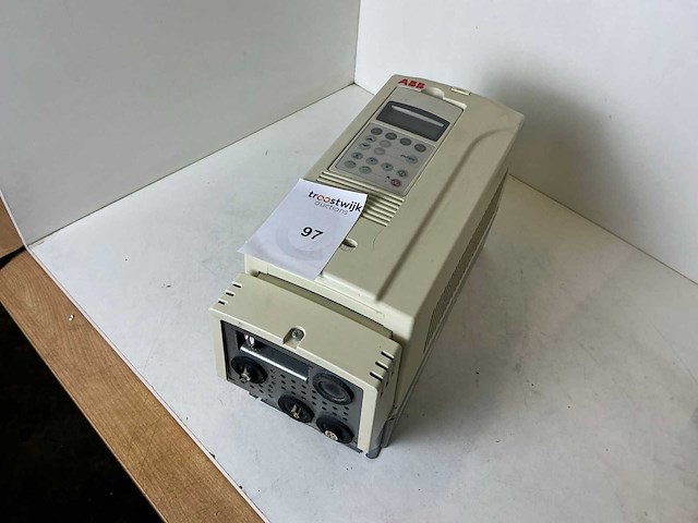 Abb acs800-01-0004-3 frequentieregelaar - afbeelding 2 van  5