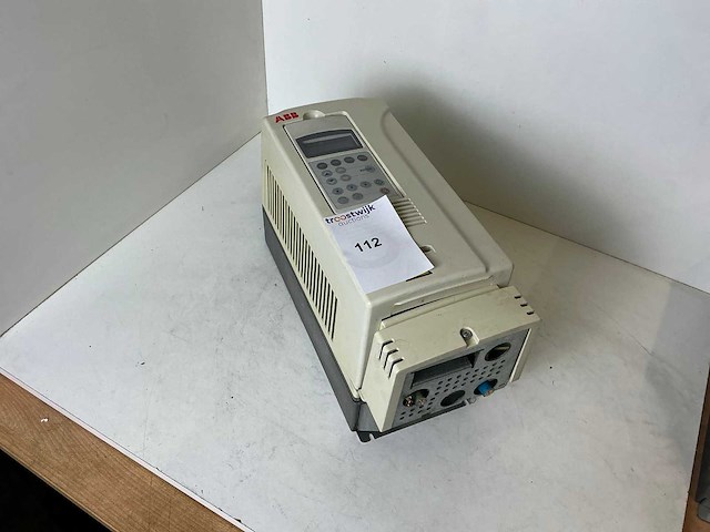 Abb acs800-01-0004-3+e200 frequentieregelaar - afbeelding 1 van  5