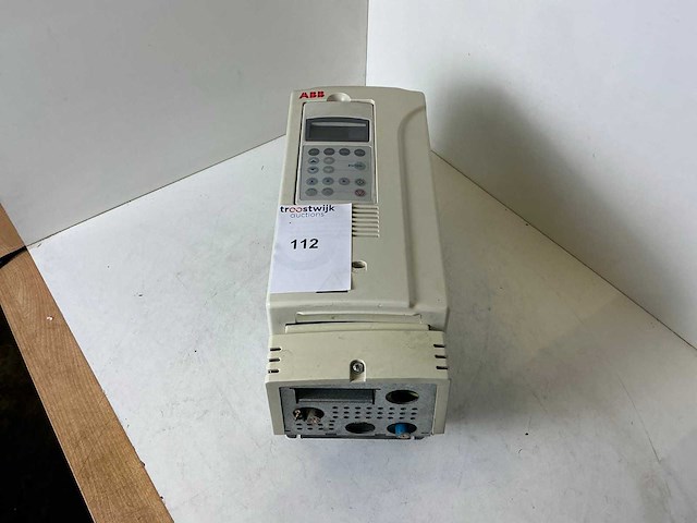 Abb acs800-01-0004-3+e200 frequentieregelaar - afbeelding 2 van  5
