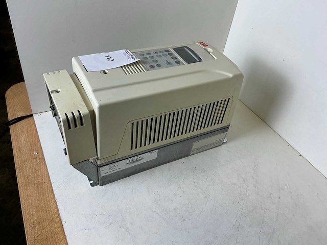 Abb acs800-01-0004-3+e200 frequentieregelaar - afbeelding 3 van  5