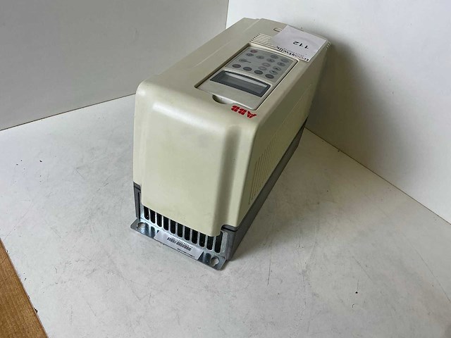Abb acs800-01-0004-3+e200 frequentieregelaar - afbeelding 4 van  5