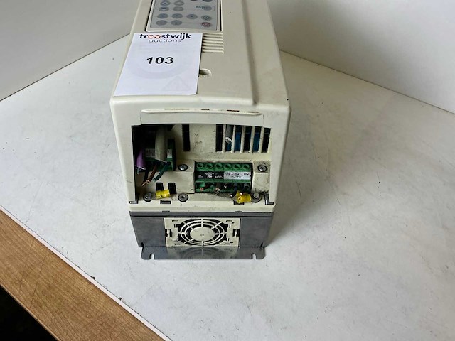 Abb acs800-01-0006-3+e202+k454+l502 frequentieregelaar - afbeelding 3 van  5