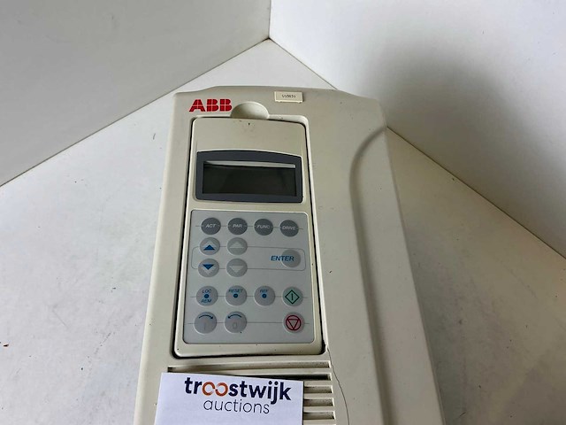 Abb acs800-01-0009-3 frequentieregelaar - afbeelding 4 van  7