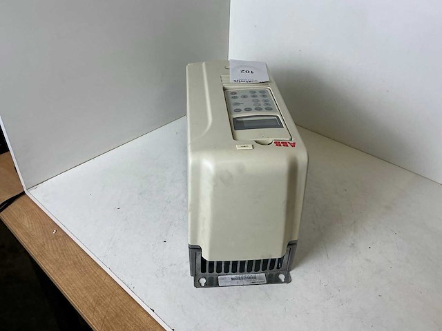 Abb acs800-01-0009-3 frequentieregelaar - afbeelding 6 van  7