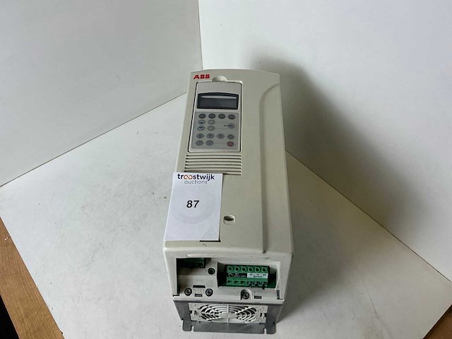 Abb acs800-01-0016-3+e200 frequentieregelaar - afbeelding 2 van  5