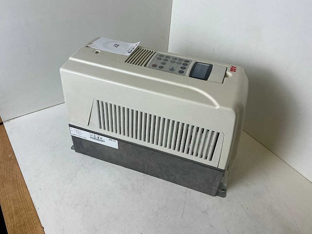Abb acs800-01-0016-3+e200 frequentieregelaar - afbeelding 3 van  5