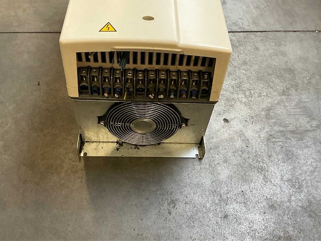 Abb acs800-01-0040-3+d150 frequentieregelaar - afbeelding 4 van  7
