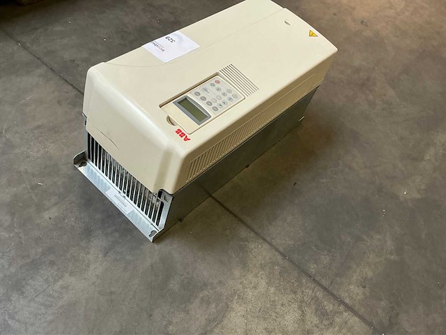 Abb acs800-01-0040-3+d150 frequentieregelaar - afbeelding 6 van  7